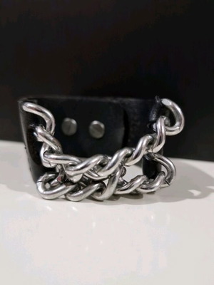 Gothic leather bracelet with chain like new, black