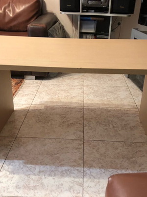 Маса като нова, светъл дървен цвят, размери 1,12x0,60x0,58 м