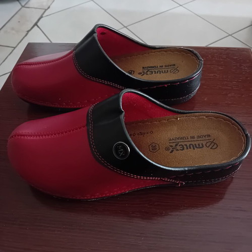 Women's anatomical slippers new, size 39, black and red