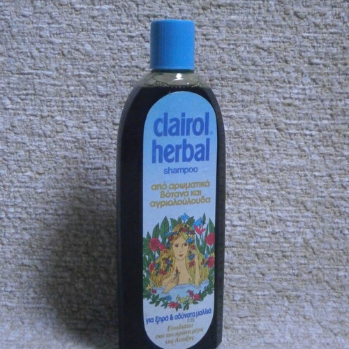 Clairol Herbal Shampoo 300 ml new without box