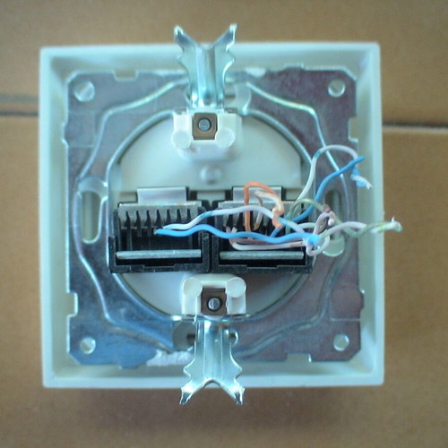 Set of 4 double-port RJ45 CAT5e wall data sockets like new