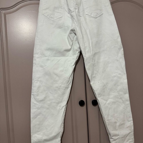 Jean mom fit white like new, size XS