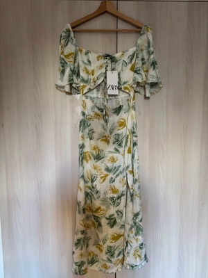 Linen dress Zara new with floral pattern and slit