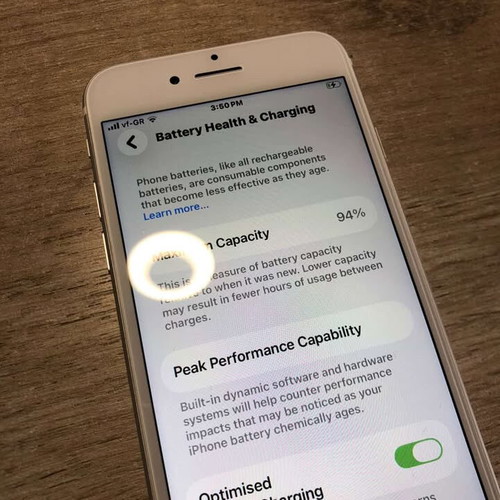 iPhone SE 2nd Gen (2020) like new, 64GB, white with case