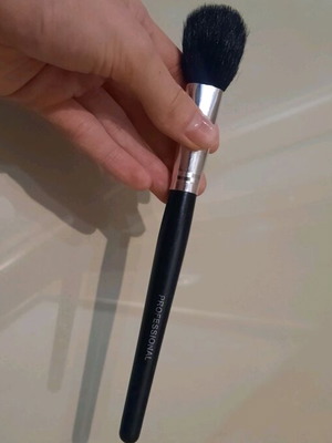 Professional brush for blush like new