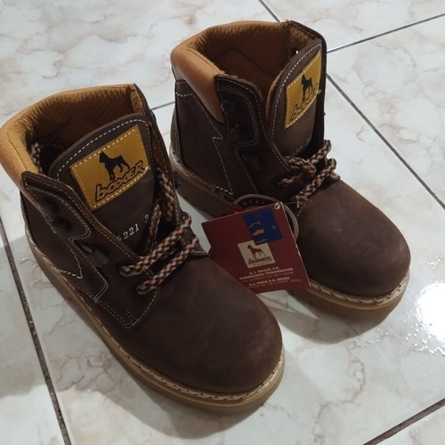 Boxer Kids Boots Size 31 New Brown