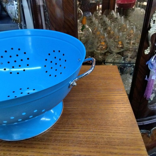 Calypso Basics 1.5gt colander new, blue color