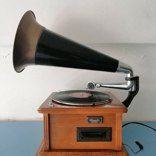 Imitation gramophone radio like new with cassette and wooden base