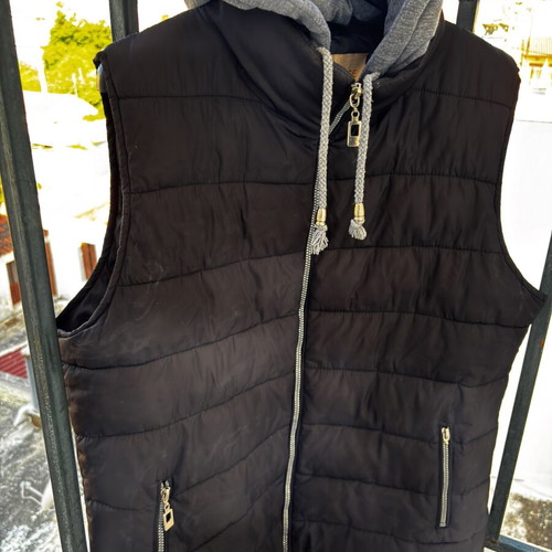 Women's sleeveless jacket with detachable hood like new, black and grey, sizes M/L