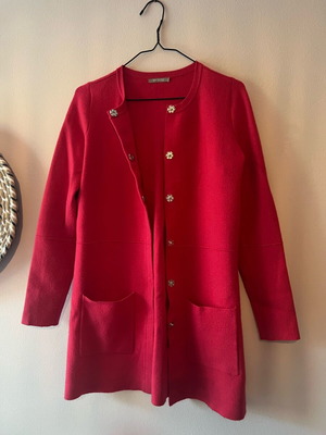 Knitted cardigan like new, red with buttons and pockets