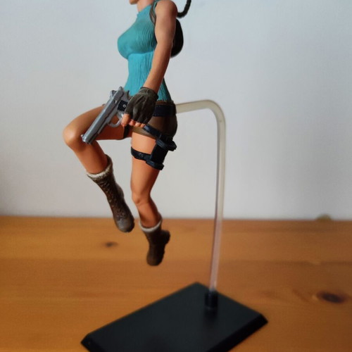 Lara Croft Tomb Raider Anniversary 2007 collectible figure with base and pistols