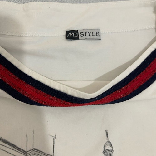 Women’s MD white T-shirt like new, size M