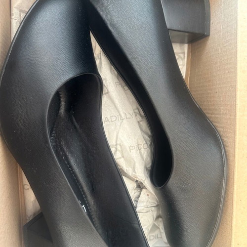 Piccadilly black anatomical pumps size 39, new