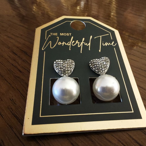 Pearl earrings heart-shaped used, white and silver