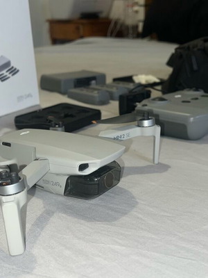DJI Mini 2 SE Fly More Combo в отлично състояние