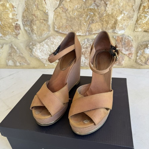 Tommy Hilfiger beige wedge sandals used, size 40