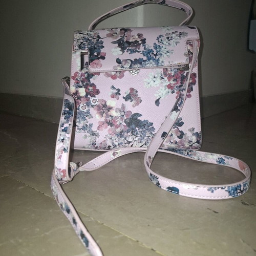 Handbag like new, pink with floral pattern, multiple pockets and strap