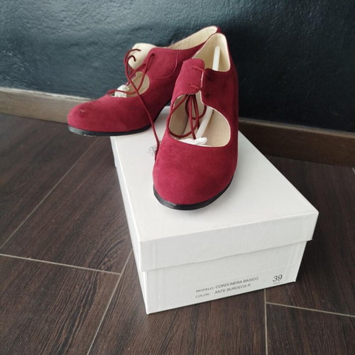 Flamenco dance shoes, size 39, red