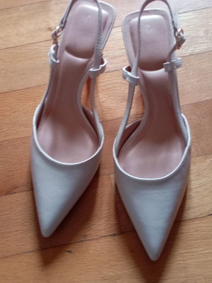 Mules beige pumps new with thin heel size 37