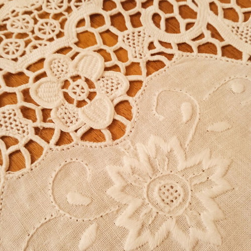 Embroidered table linens set of 14 pieces white, new