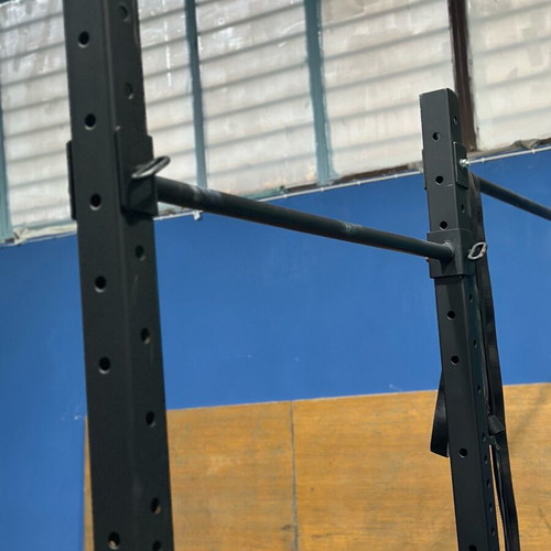 Pull-up bar like new with adjustable length and base