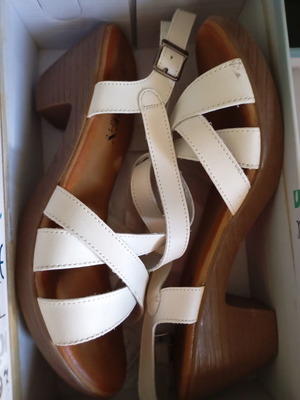 Parex white sandals size 38 new with low heel and comfortable sole