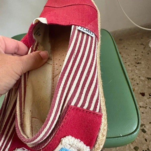 Toms W8 shoes, size 38.5, red striped