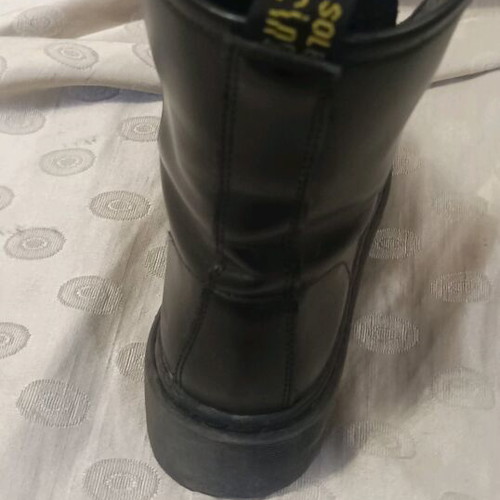 Youth women's black leather boots like new, size 36