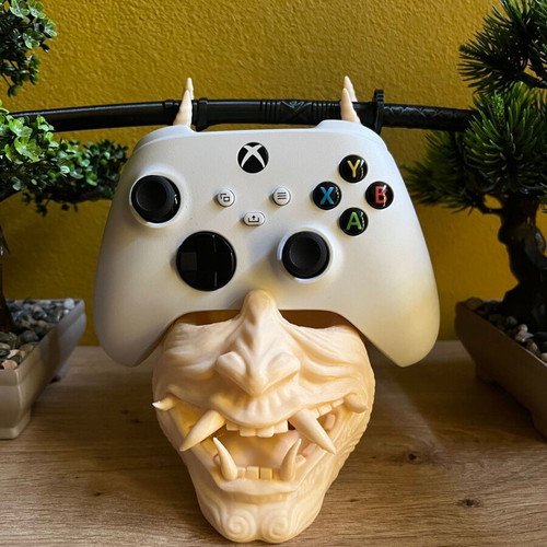 Oni Mask Controller Stand with Katana for PS5 and Xbox new