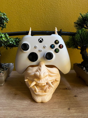 Oni Mask Controller Stand with Katana for PS5 and Xbox new
