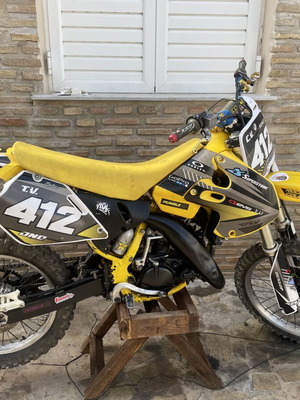 Suzuki RM 125 motocross bike refurbished with Nikasil piston and extras