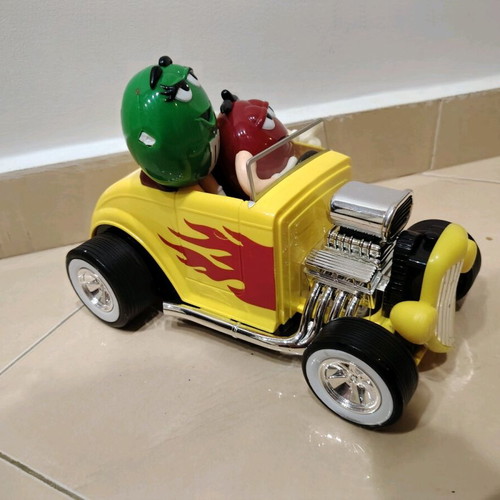 M&Ms Hot Rod statue used, missing one arm