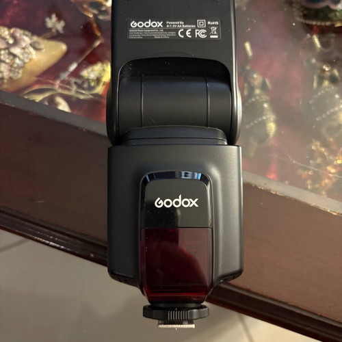 Canon 750d camera with lenses and flash