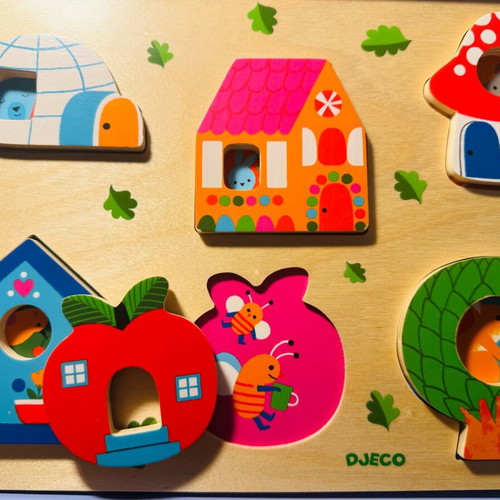 Puzzle set for 18 months like new, animal houses and fruits