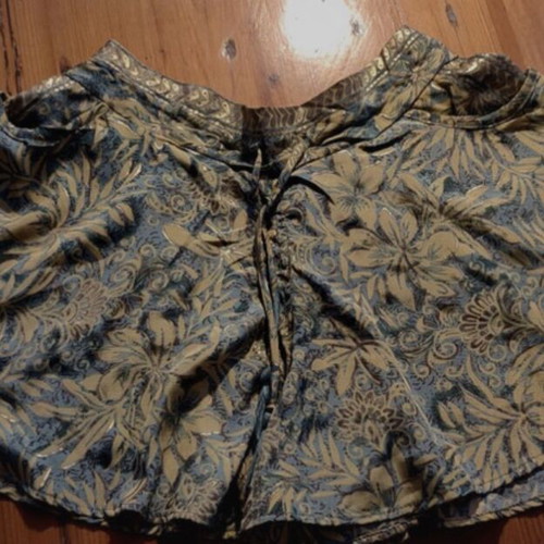 Ble Resort Collection shorts with gold and turquoise details new