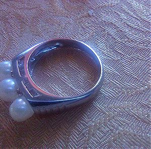 ΠΟΛΥΤΕΛΕΣ δαχτυλίδι από λευκόχρυσο 750 με μαργαριτάρια