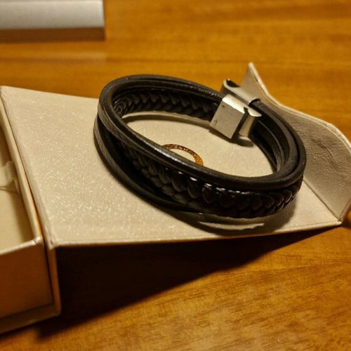 Men's bracelet black like new, unworn