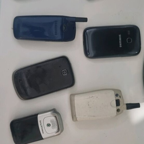 Κινητά παλιά μοντέλα μεταχειρισμένα, χωρίς φορτιστές, σετ