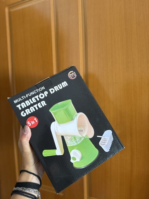 Tabletop Drum Grater like new, 5 in 1