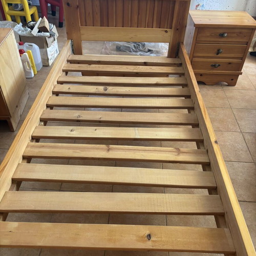 Single bed with nightstand and mattress like new, Swedish wood