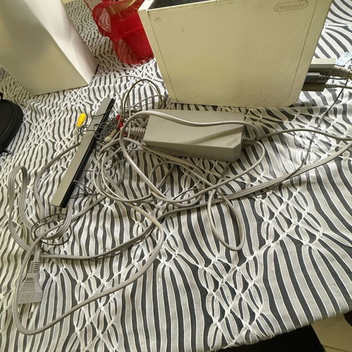 Wii Nintendo used with power supply and sensor