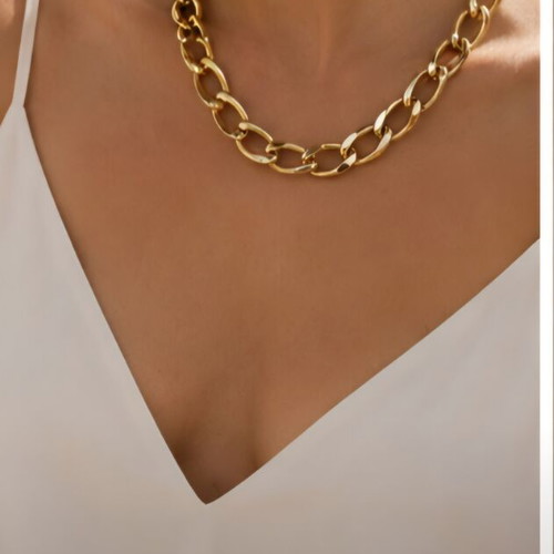Choker necklace like new, gold color
