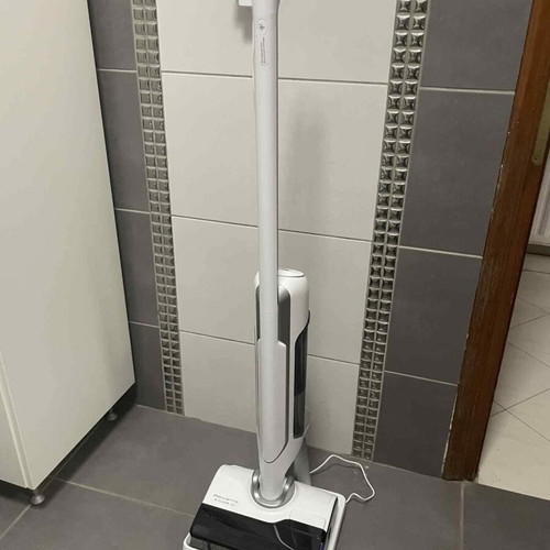 Rowenta X Clean 10 Wet & Dry stick vacuum cleaner new