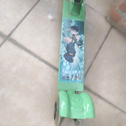 Children's scooter used in good condition