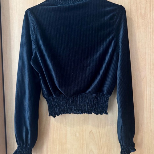 Black ribbed blouse with ruffles, like new, size M