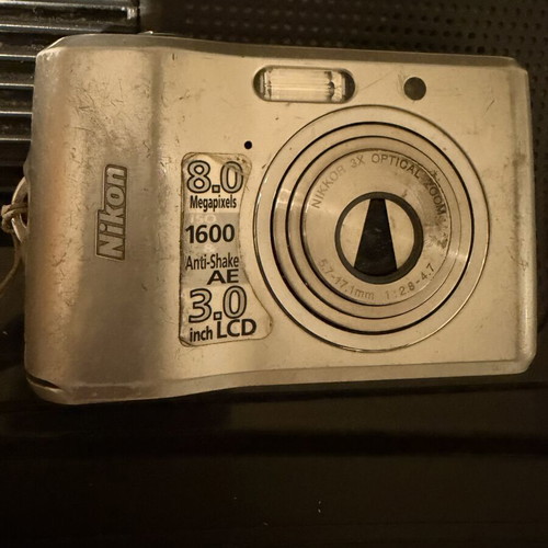 Nikon Coolpix L18 digital camera, 8.0 MP, 3x optical zoom
