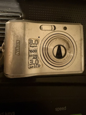 Nikon Coolpix L18 digital camera, 8.0 MP, 3x optical zoom