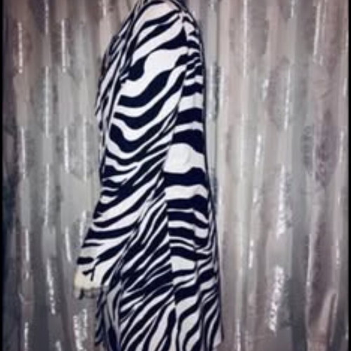 Italian coat unused, like new, cotton 72% silk 28%