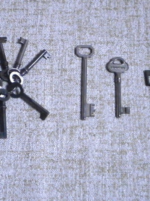 Vintage keys used, pack of 12