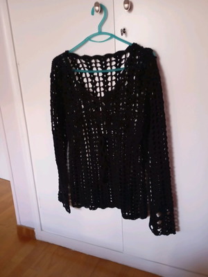 Sexy knitted black blouse like new with hematite beads